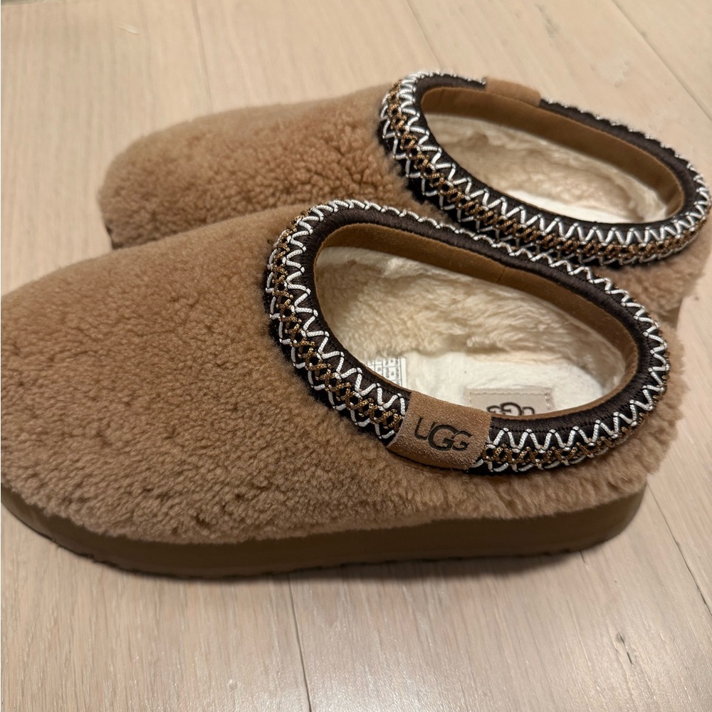 UGG Tasman Curly